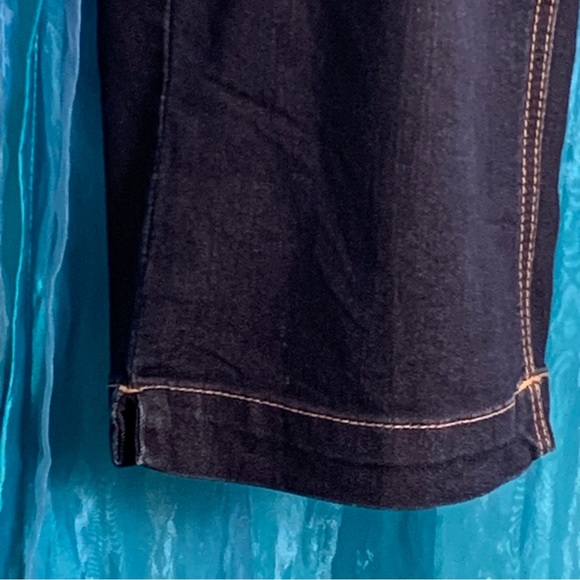 Reitmans Denim Capris (13) - Picture 6 of 7